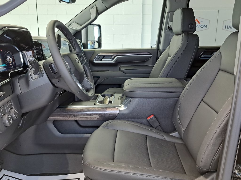 2026 Chevrolet Silverado 2500 HD LTZ Crew Cab Pickup Slide 11