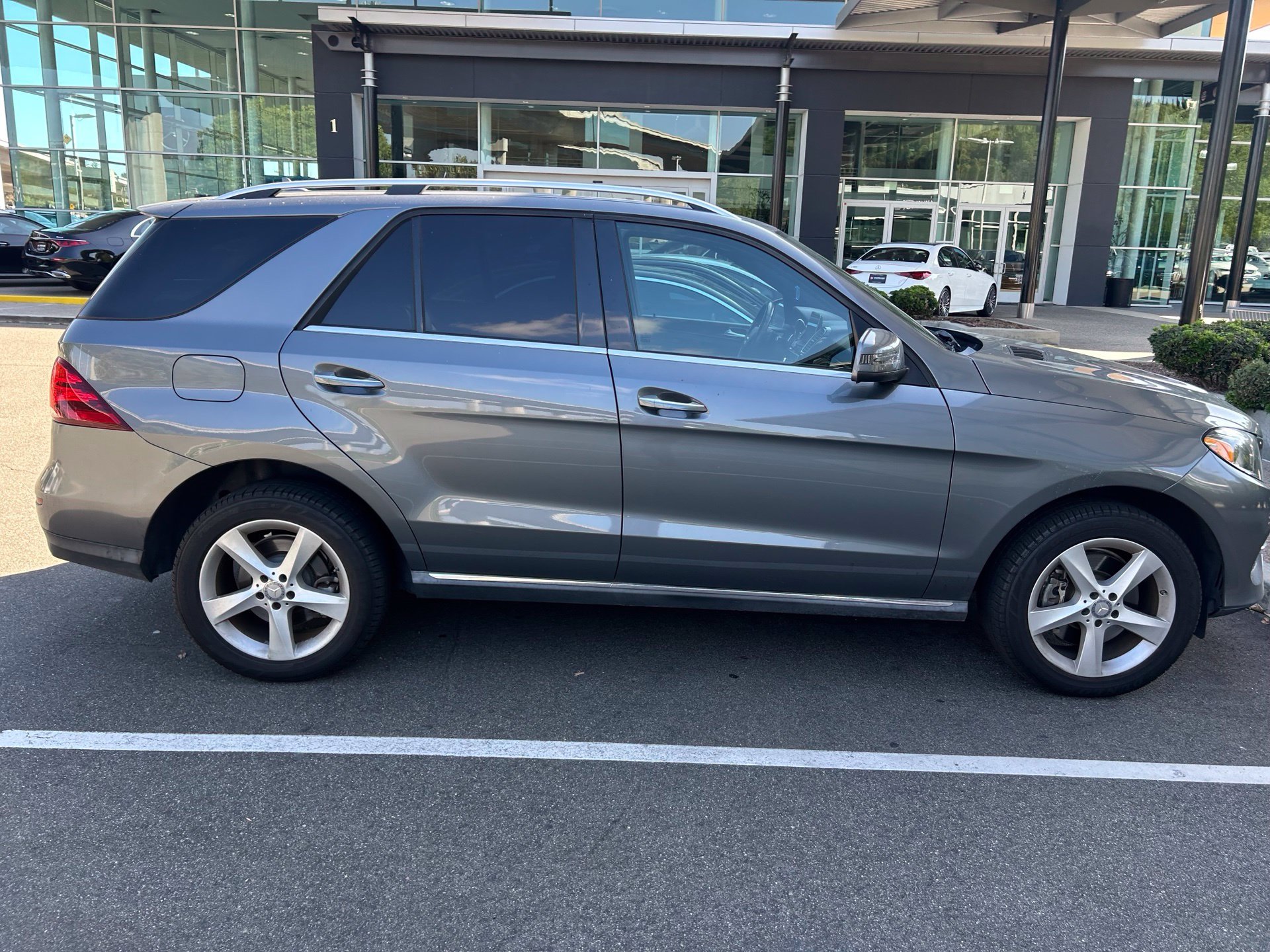 Used 2019 Gray Mercedes-Benz GLE 400 image 5