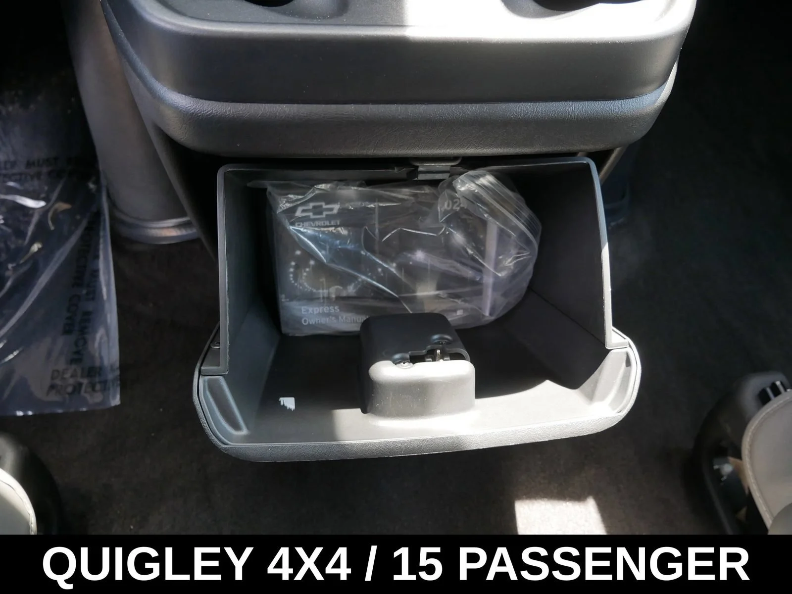 2024 Chevrolet Express Passenger LT - Photo 34