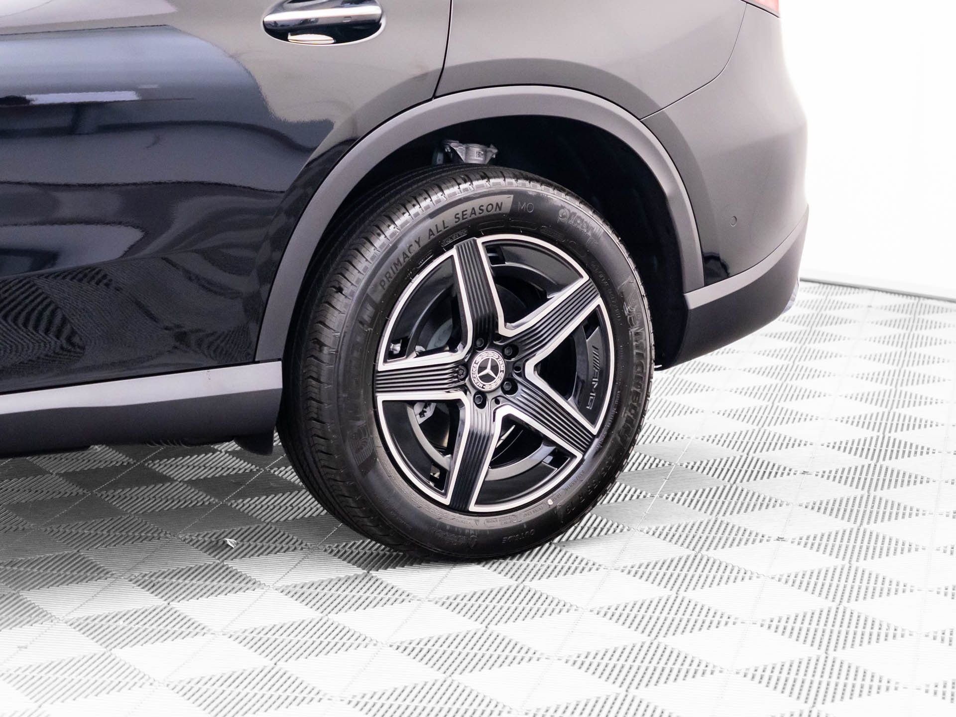 New 2027 Black Mercedes-Benz GLC 300 image 35