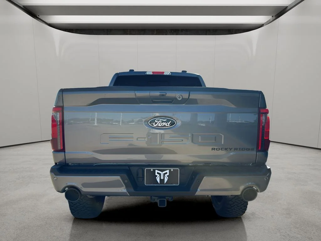 New 2026 Carbonized Gray Metallic Ford XLT image 4