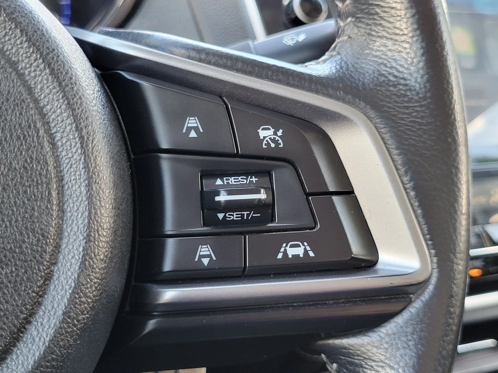 Used 2018 Crystal White Pearl Subaru 2.5i image 15