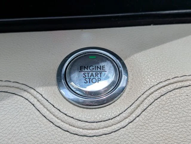 Used 2020 White Lincoln Reserve image 29