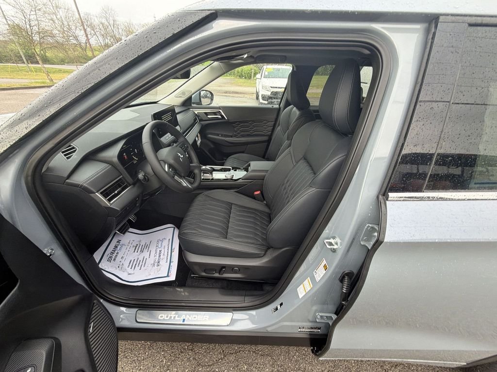 New 2026 Gray Mitsubishi SEL image 11