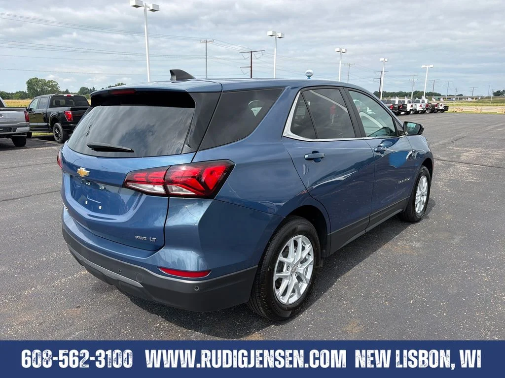 Used 2024 Lakeshore Blue Metallic Chevrolet LT image 5