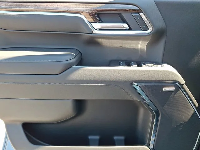 New 2026 Sterling Metallic GMC Elevation image 12