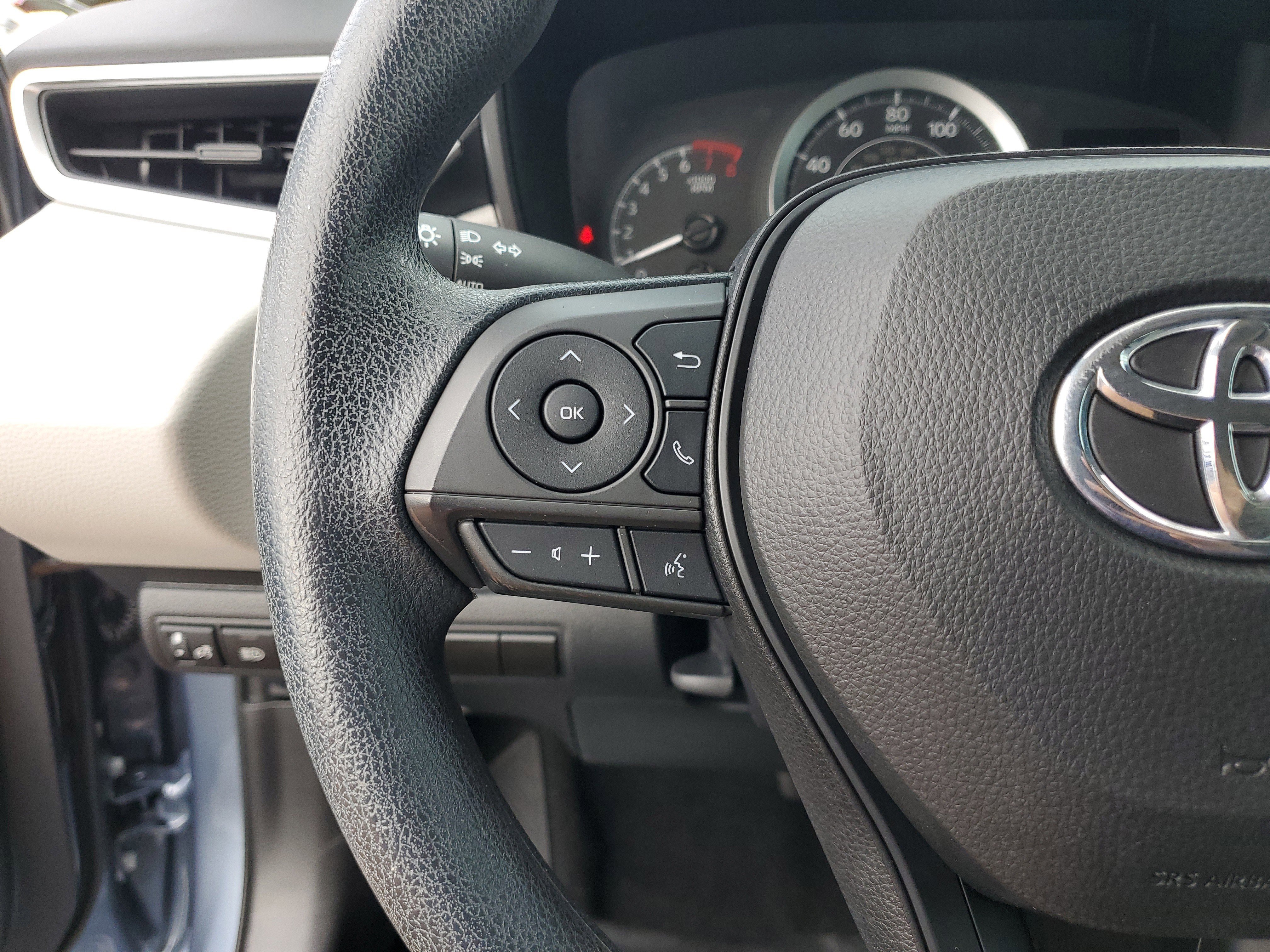 Used 2022  Toyota LE image 19