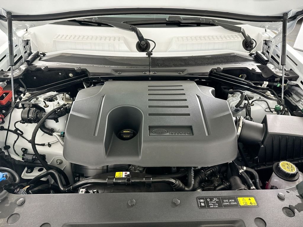 Certified Used 2025 Fuji White Land Rover S image 28