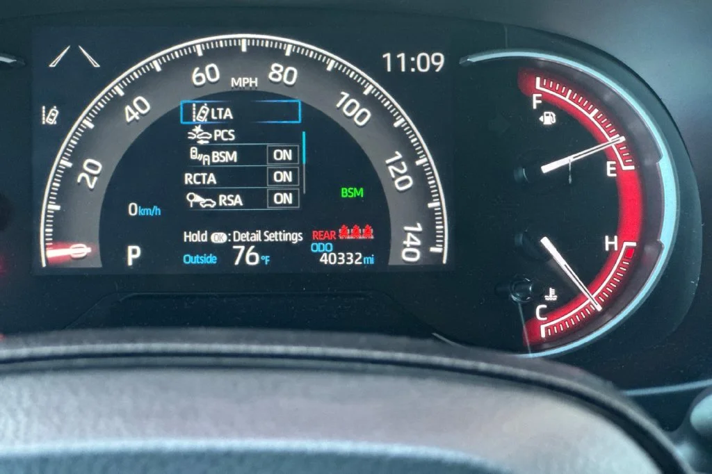 Used 2023 Ice Toyota XLE image 31