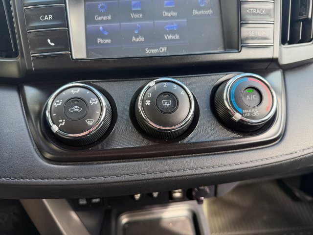 Used 2018 Silver Toyota LE image 21