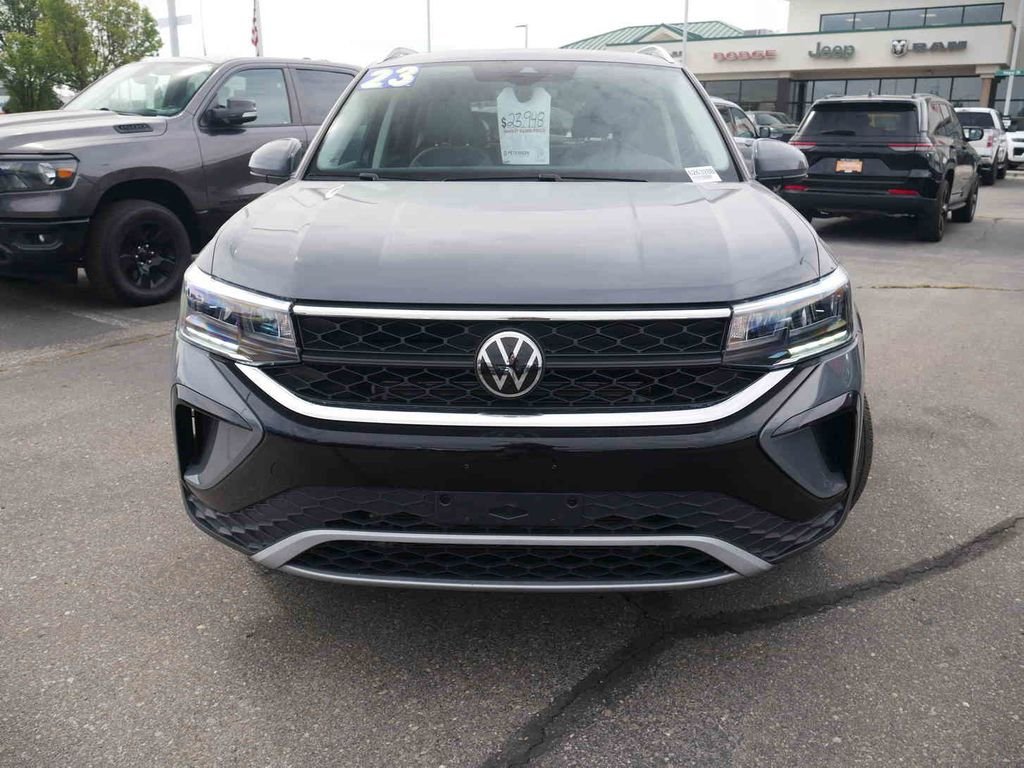Used 2023 Gray Volkswagen 1.5T SE image 3