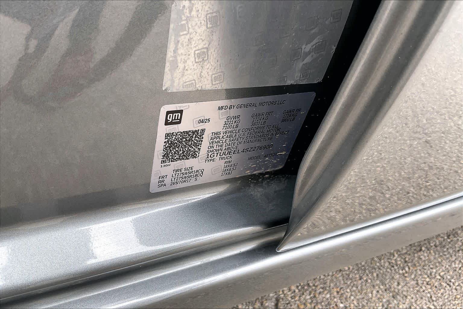 Used 2025 Sterling Metallic GMC AT4 image 34