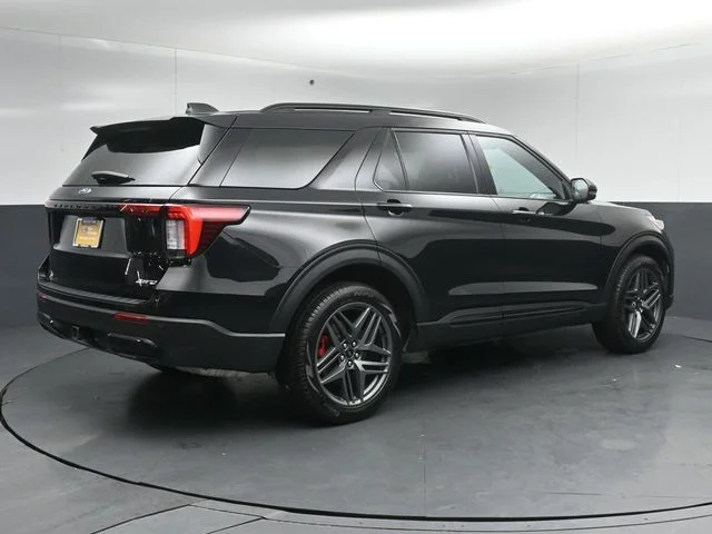 Certified Used 2025 Agate Black Metallic Ford ST-Line image 7