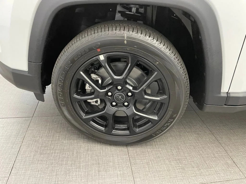 New 2026 White Jeep Latitude image 8