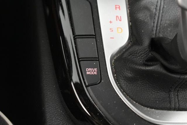 Used 2022 White Kia GT-Line image 41