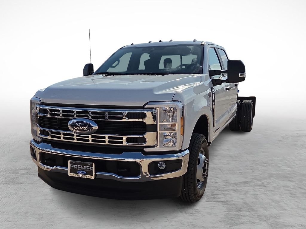 New 2026 Oxford White Ford F-350® XL image 4