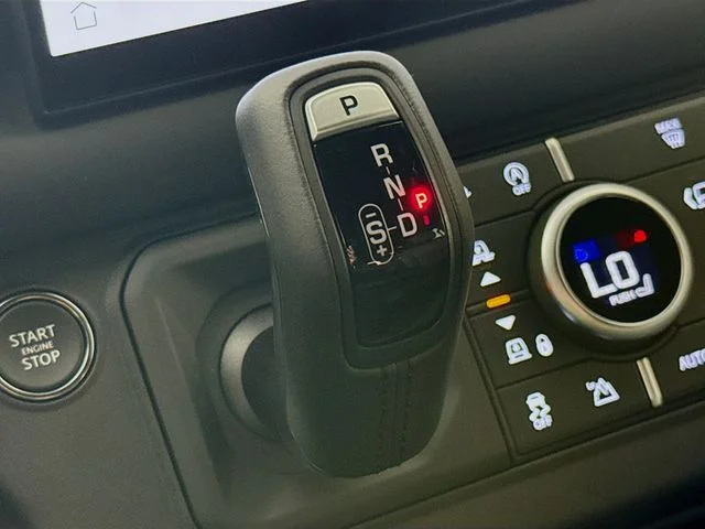 Used 2025 White Land Rover S image 19