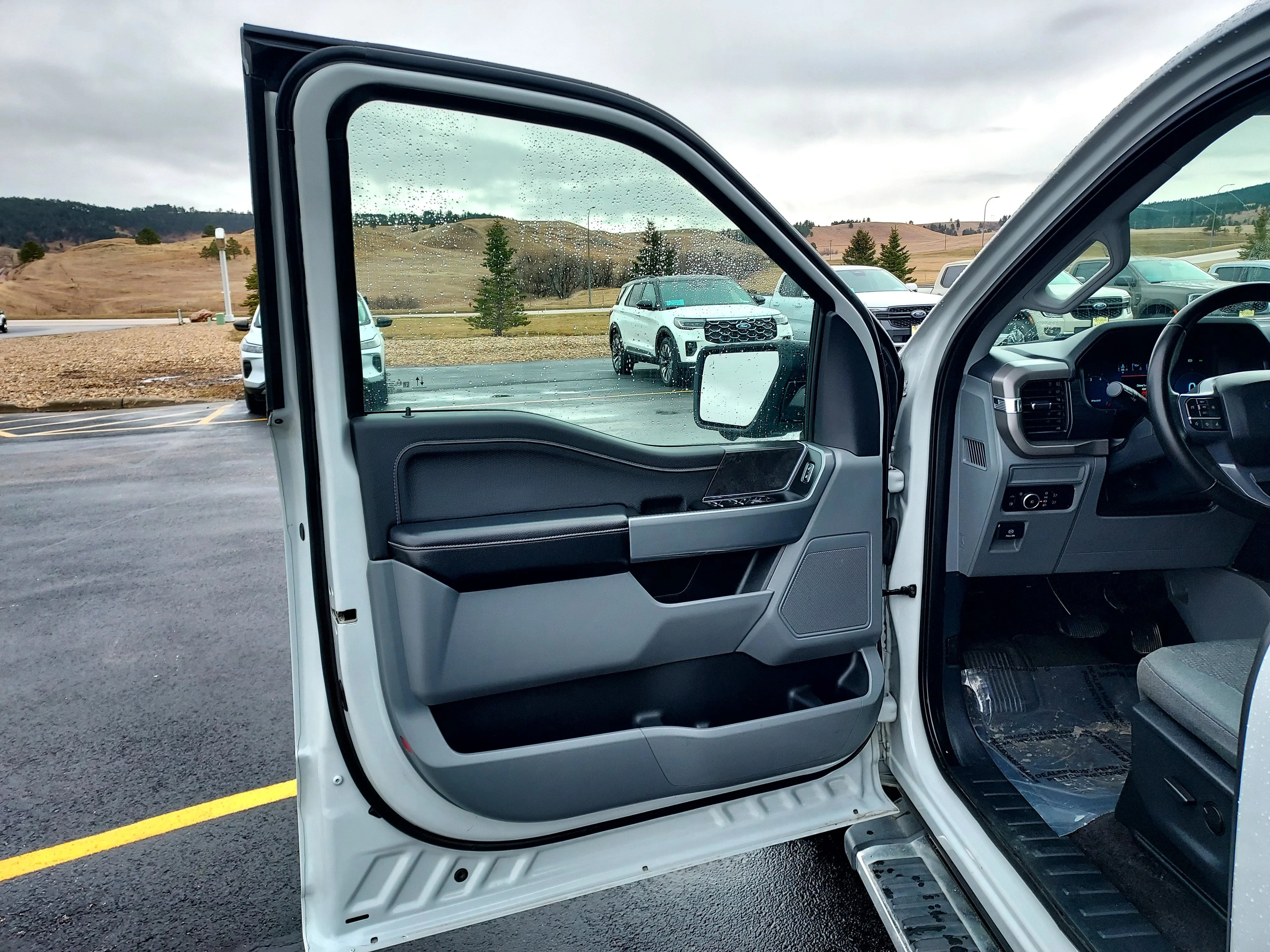 Used 2024 Gray Ford XLT image 9