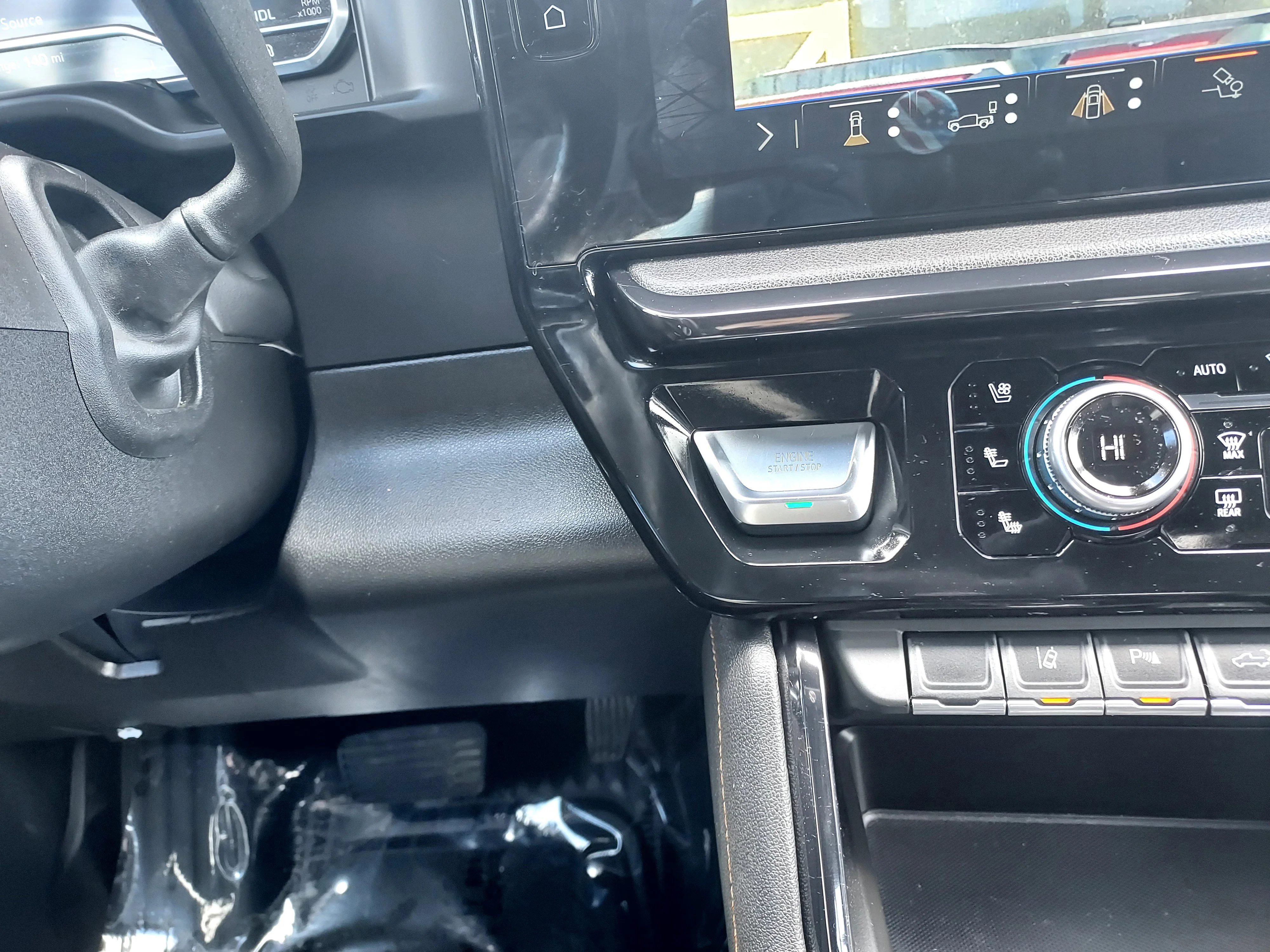 Used 2024 Summit White GMC AT4 image 40