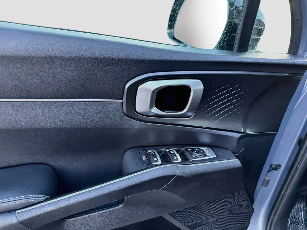 Used 2021 Silver Kia S image 21