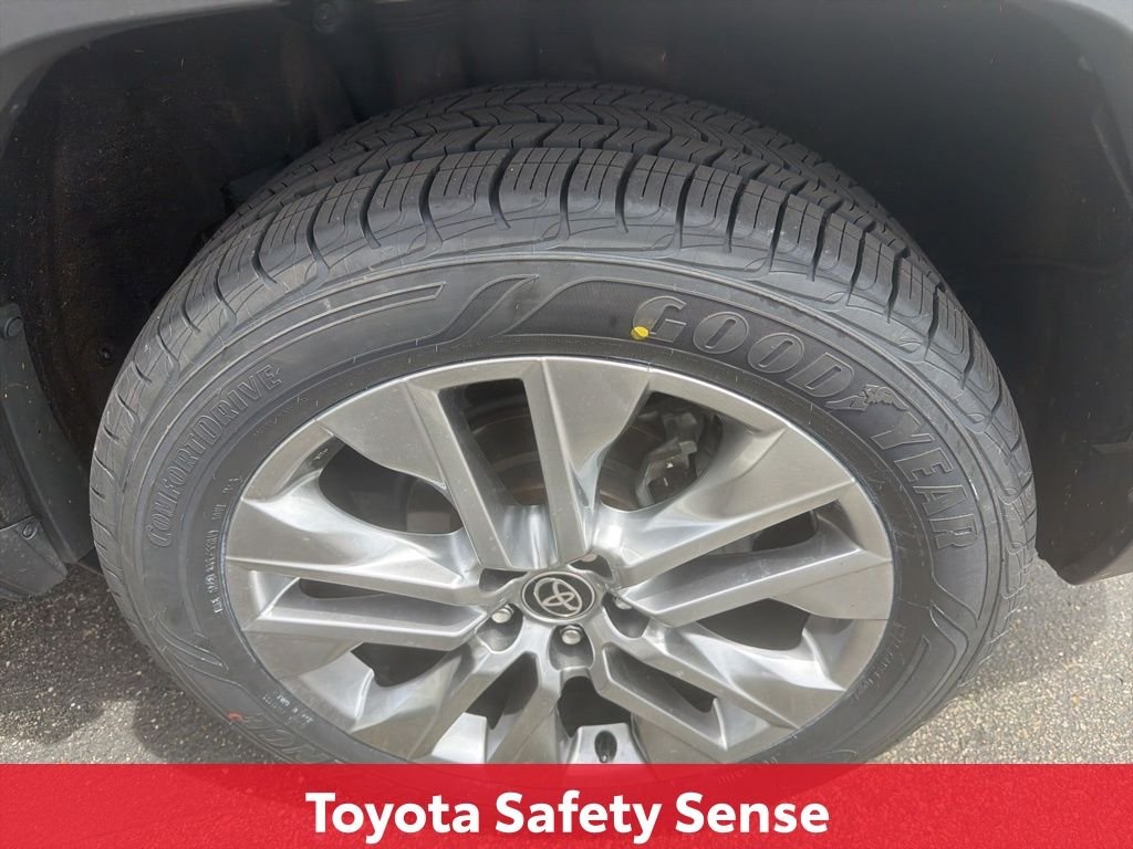 Certified Used 2022 Silver Toyota XLE Premium image 12