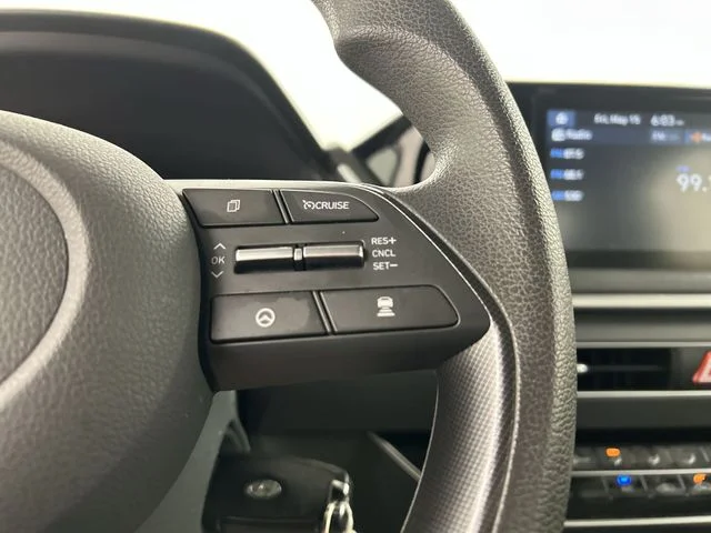 Used 2021 Gray Hyundai SE image 12