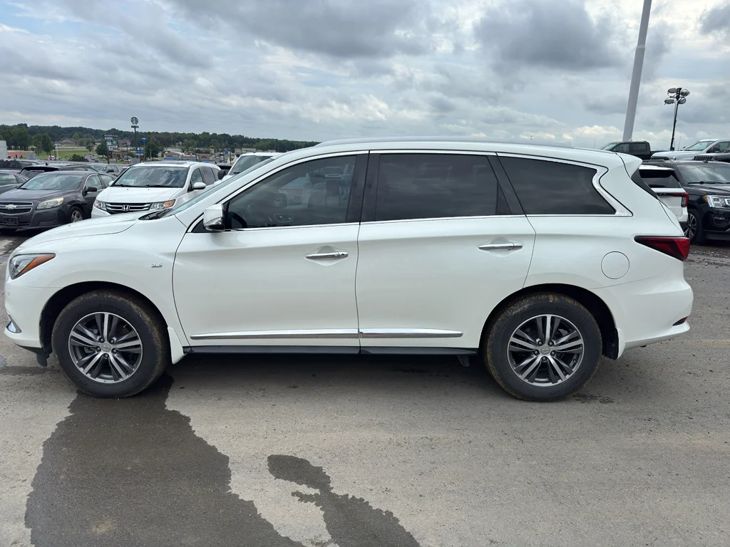 Used 2020 Majestic White INFINITI LUXE image 8