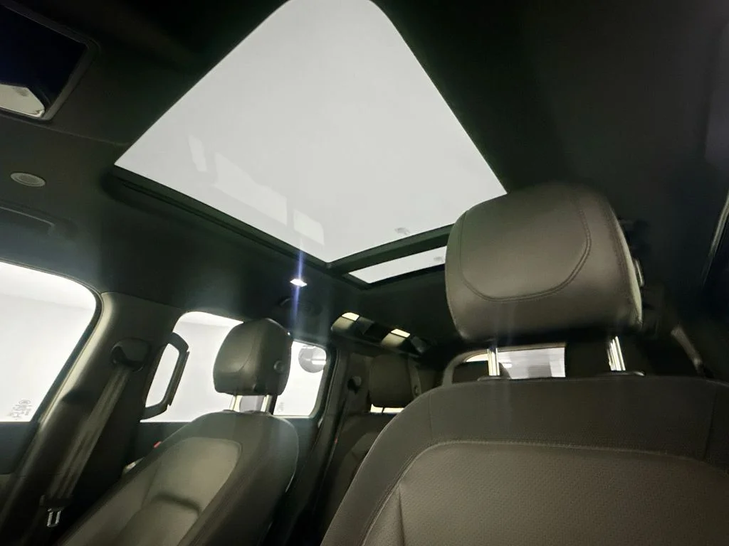 Used 2023 Green Land Rover X-Dynamic SE image 20