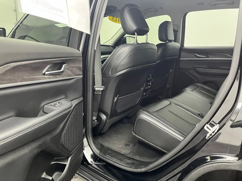 Used 2023 Black Jeep Limited image 37