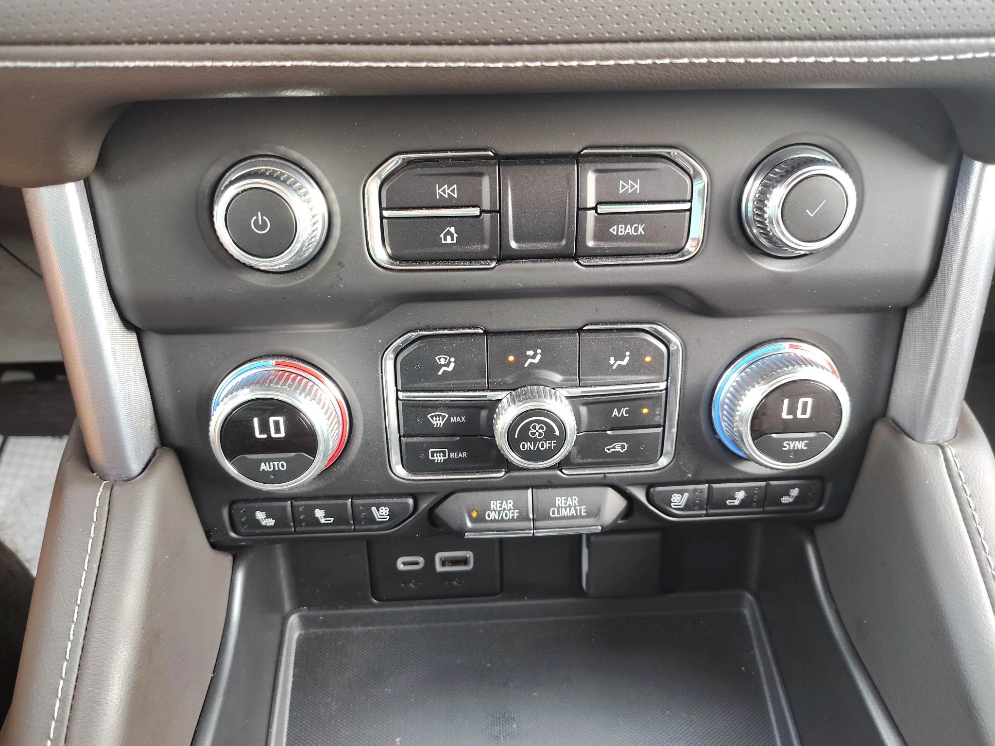 Used 2024 Frost GMC SLT image 22