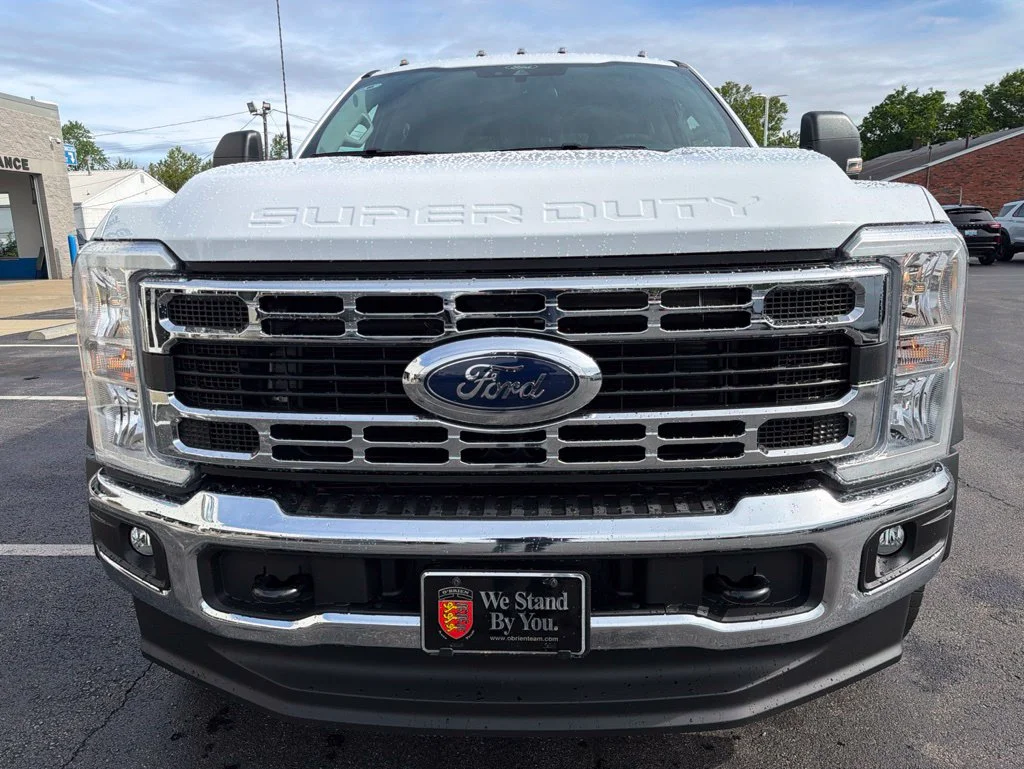 New 2026 Oxford White Ford F-550® XL image 8