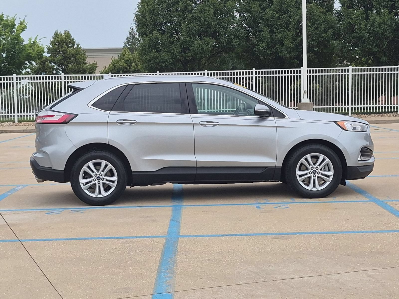Used 2020 Iconic Silver Metallic Ford SEL AWD image 5