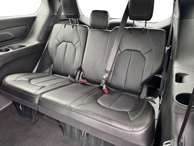 Used 2025 Black Chrysler Select image 17