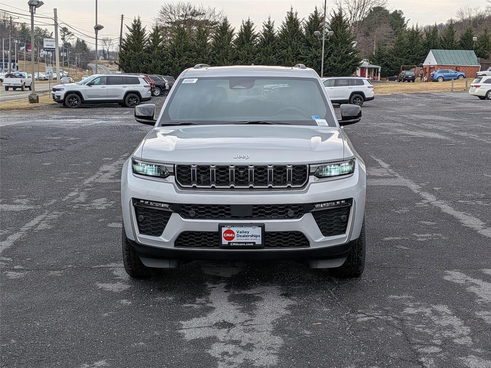 New 2026 Silver Zynith Exterior Paint Jeep Limited image 2