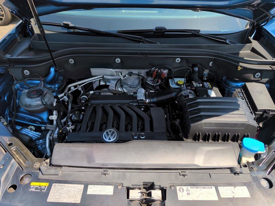 Used 2019 Pacific Blue Metallic Volkswagen 3.6L V6 SE image 28
