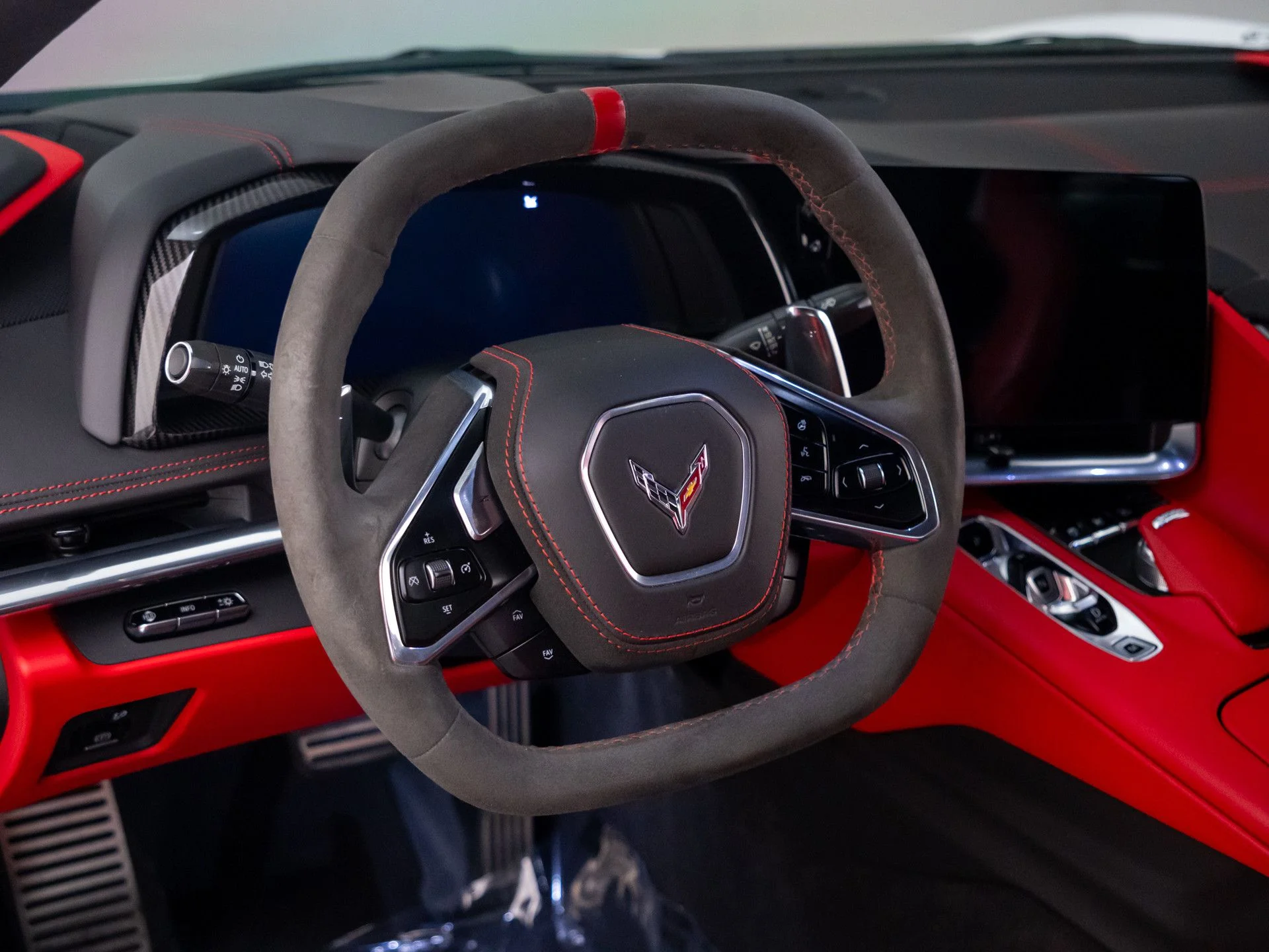 Used 2020 White Chevrolet Stingray image 11