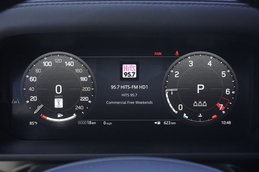New 2026 Santorini Black Land Rover X-Dynamic SE image 11