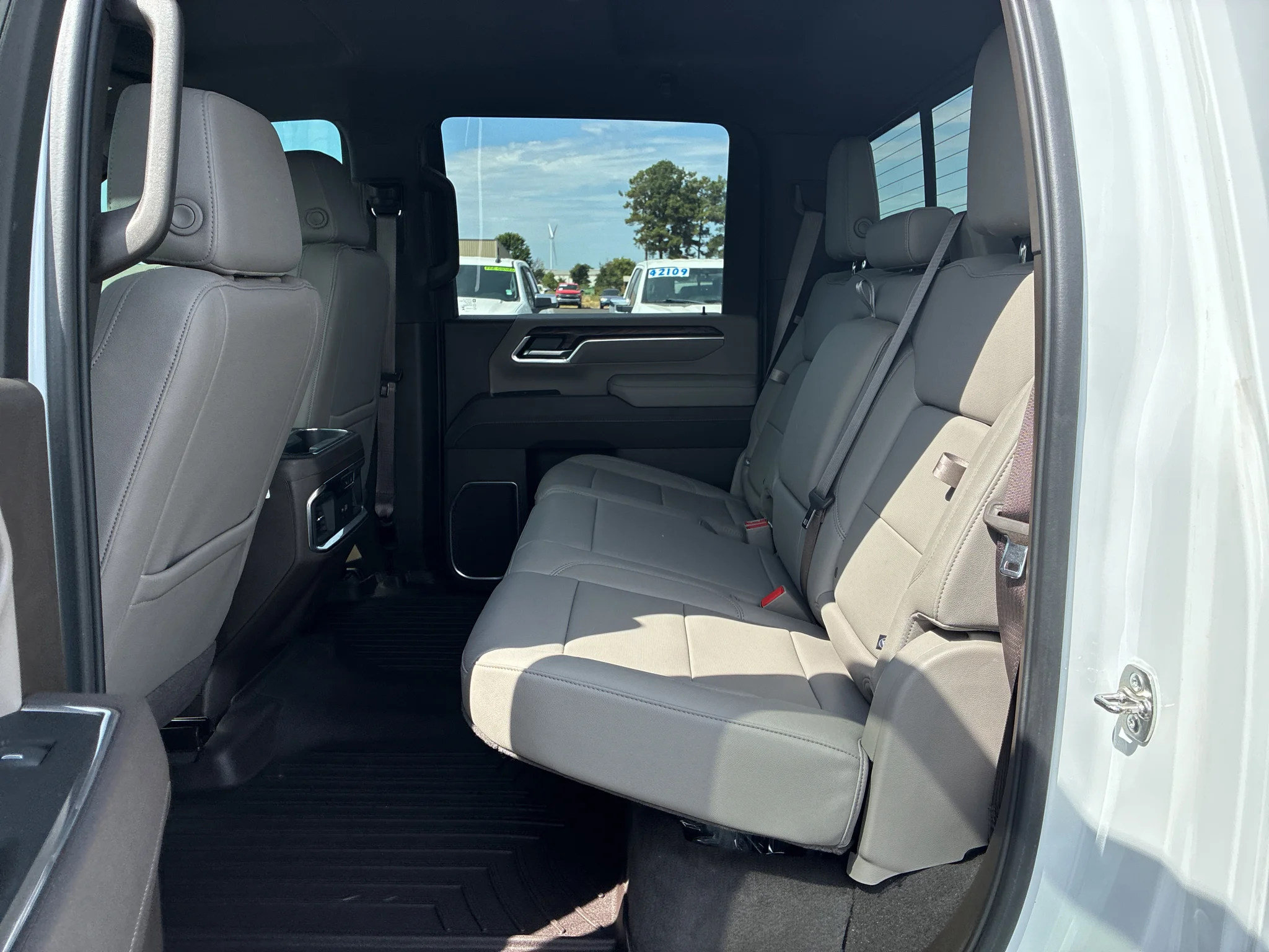 Used 2025 Summit White GMC SLT image 19