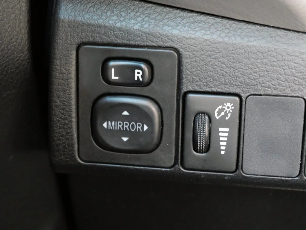 Used 2016 Silver Toyota LE image 23