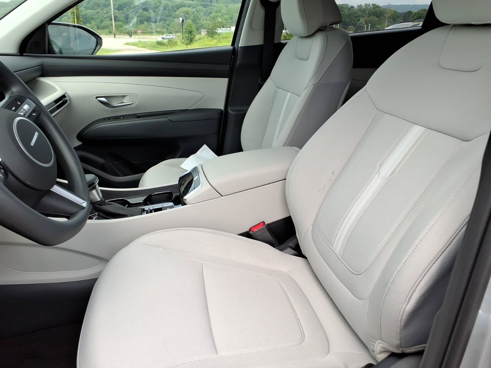 New 2026 Shimmering Silver Hyundai SEL image 5