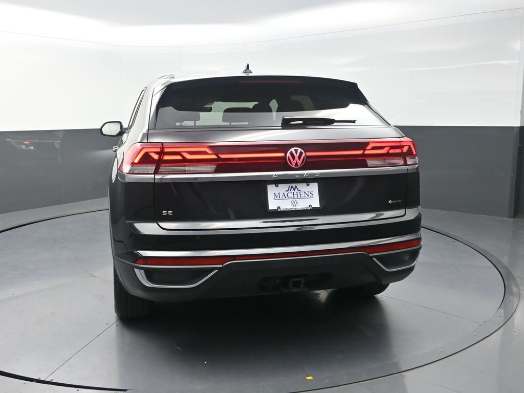 Used 2026  Volkswagen SE w/Technology image 9