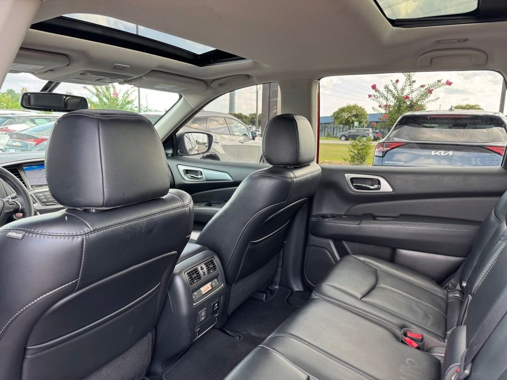 Used 2018 Red Nissan SL image 22