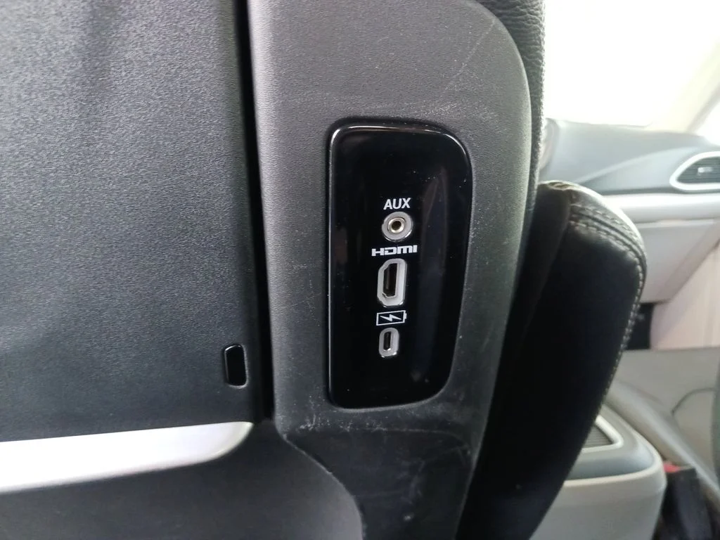 Used 2022 Black Chrysler Touring L image 23