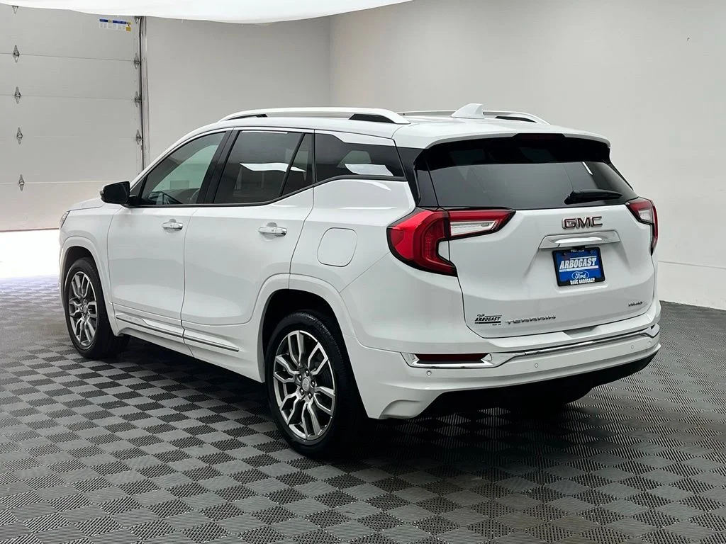 Used 2024 White GMC Denali image 13