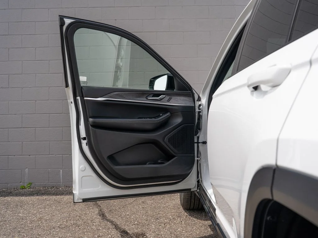 Used 2024 White Jeep Limited image 15