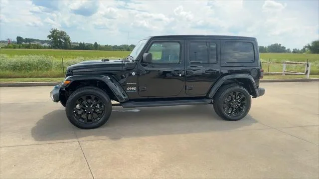 New 2023 Black Clear-Coat Exterior Paint Jeep Sahara 4xe image 6
