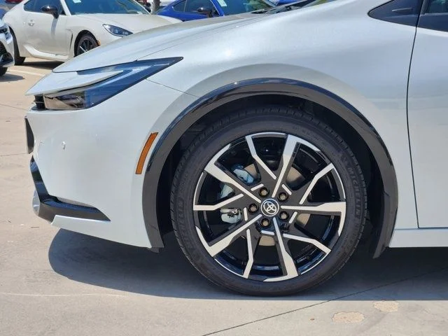 New 2025 Wind Chill Pearl Toyota XSE image 29