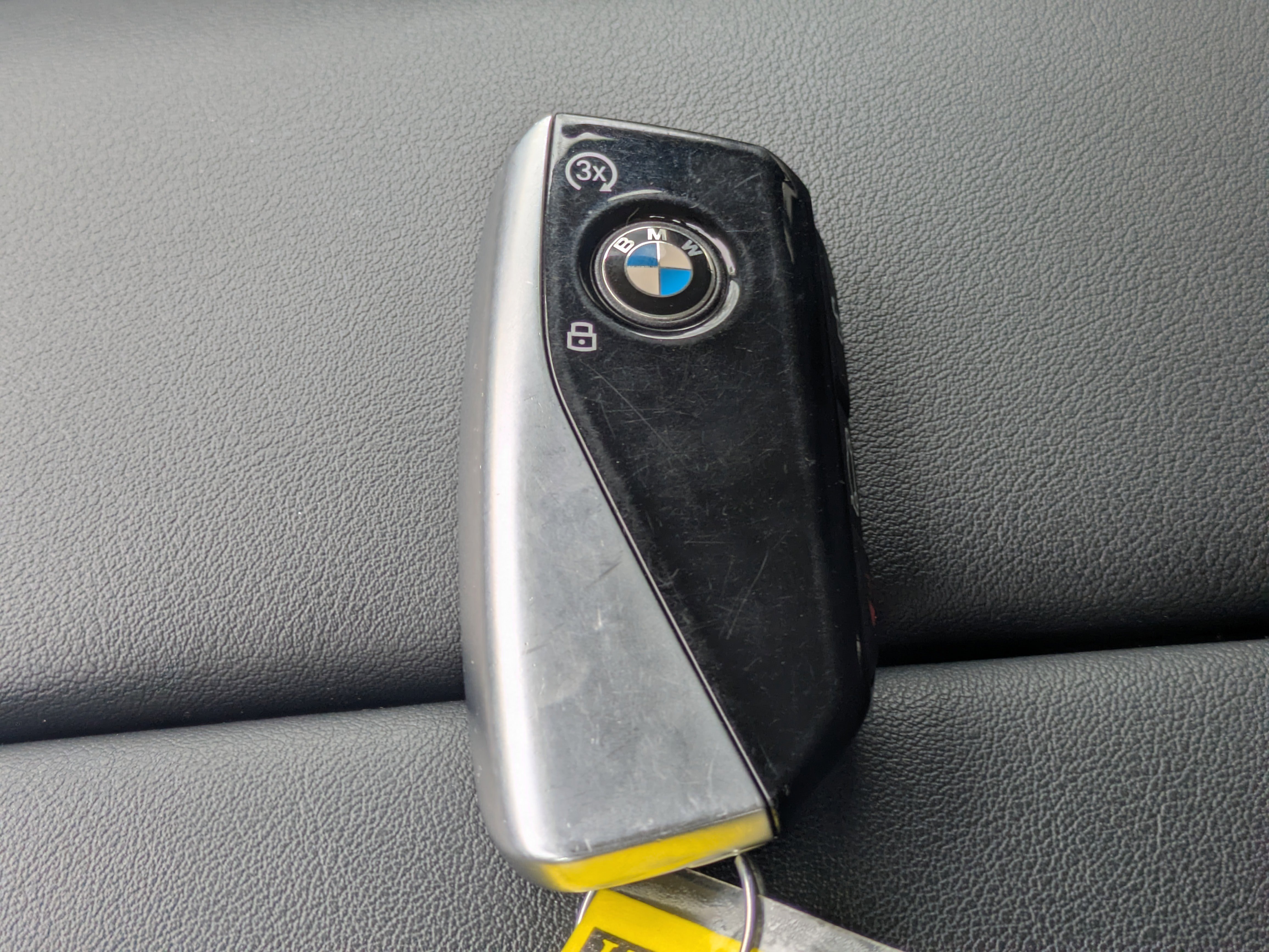 Used 2025 Black Sapphire Metallic BMW xDrive40i image 28