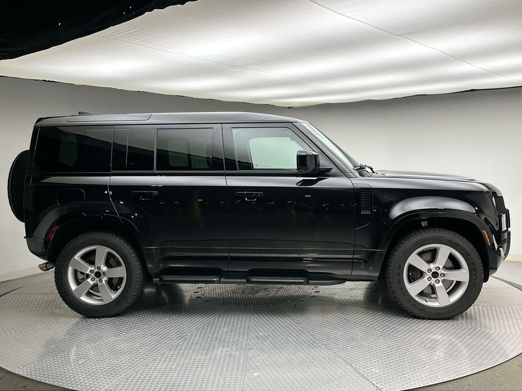 New 2026 Santorini Black Land Rover X-Dynamic SE image 4
