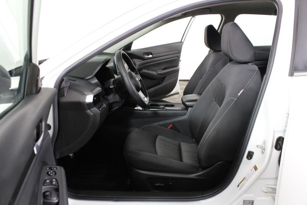 Used 2025 White Nissan 2.5 SV image 20